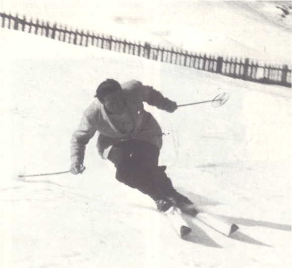 4080-gino-solda-selva-di-val-gardena-1939-dimostrazione-agli-allievi-di-un-maestri-di-sci.jpg