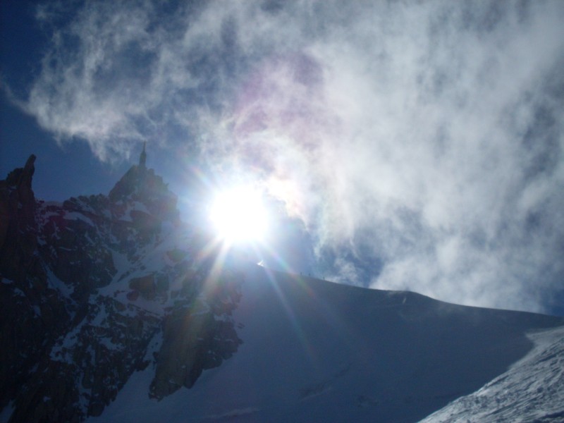 41830-auguille-di-midi-con-sole-e-nuvole.jpg