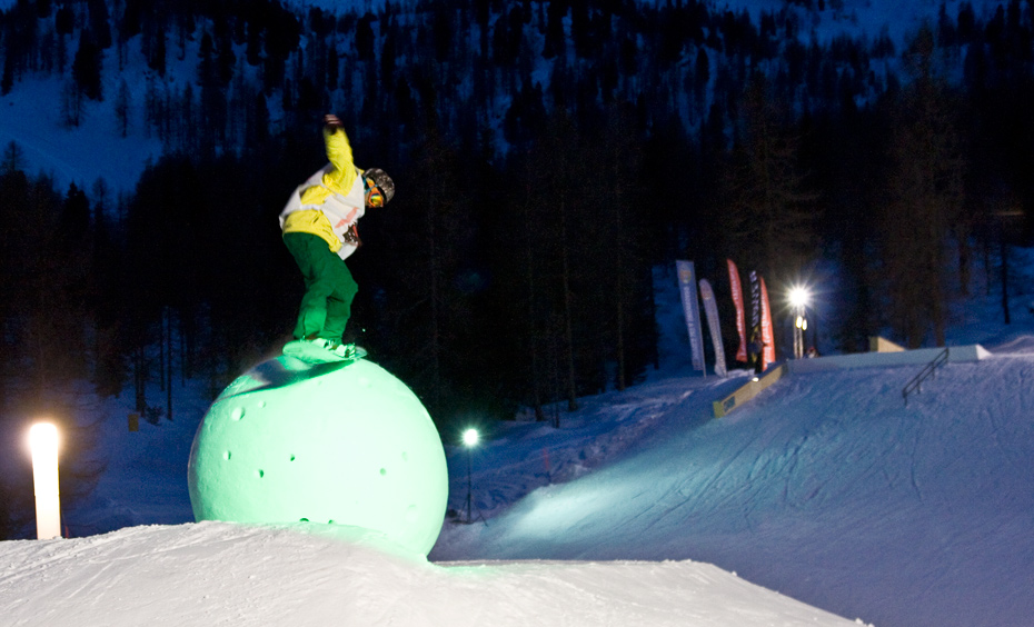 63082-pallone-snowboard-01.jpg