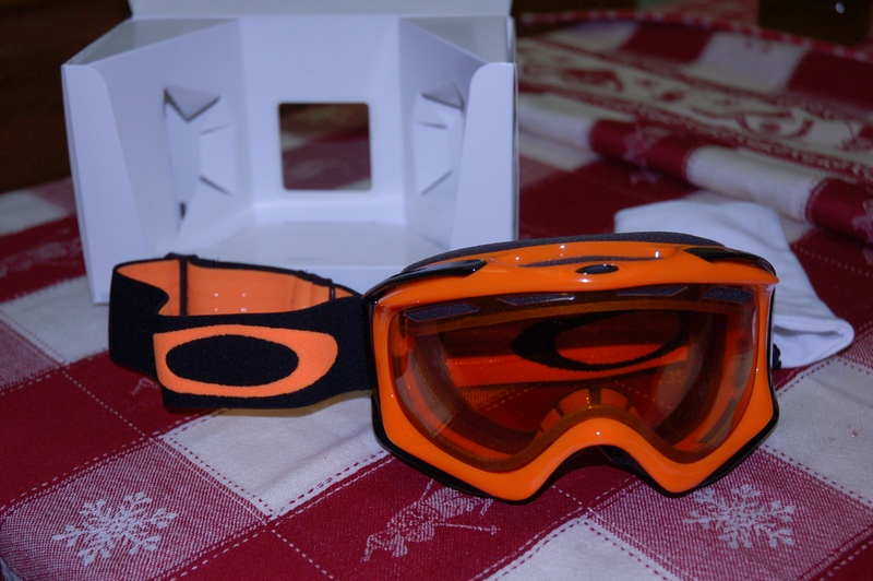71088-oakley1.jpg