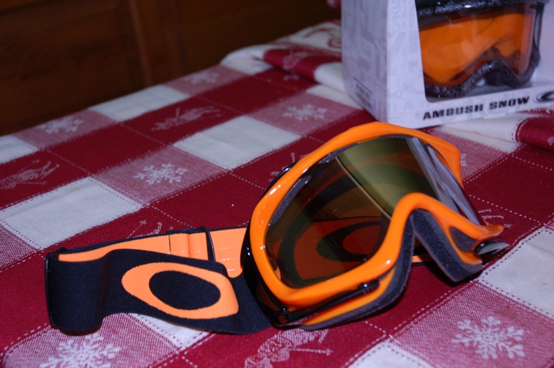 71090-oakley3.jpg