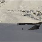 Una curva nella neve delle Dolomiti Una curva nella neve delle Dolomiti