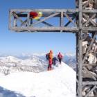 traffico sotto la croce