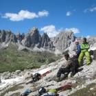 Riposo prima dell'ultima parte con sci in spalla... Riposo prima dell'ultima parte con sci in spalla...