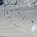 immagine tracce su neve polverosa