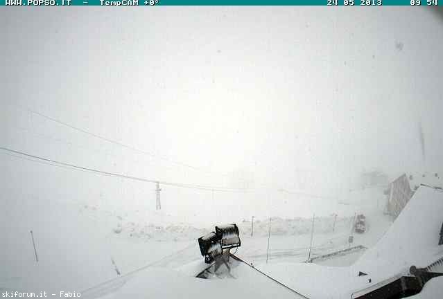 101831-25-maggio-24-webcam-nevicate-stelviolive05.jpg