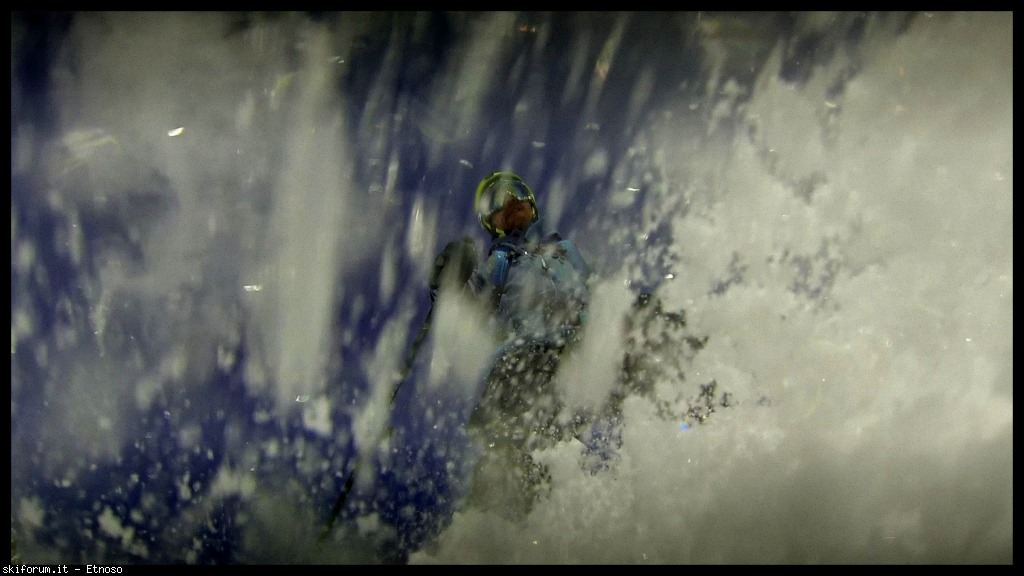 103361-freeriding-la-porta-nera-zermatt-vlcsnap-2013-04-15-16h20m08s195new.jpg