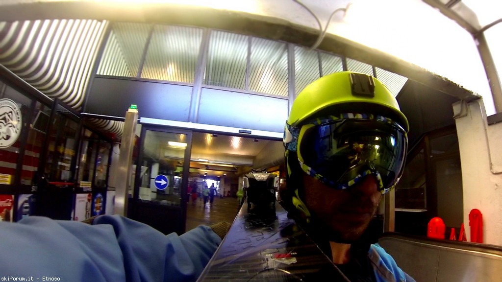 103362-freeriding-la-porta-nera-zermatt-vlcsnap-2013-04-15-16h37m39s124new.jpg