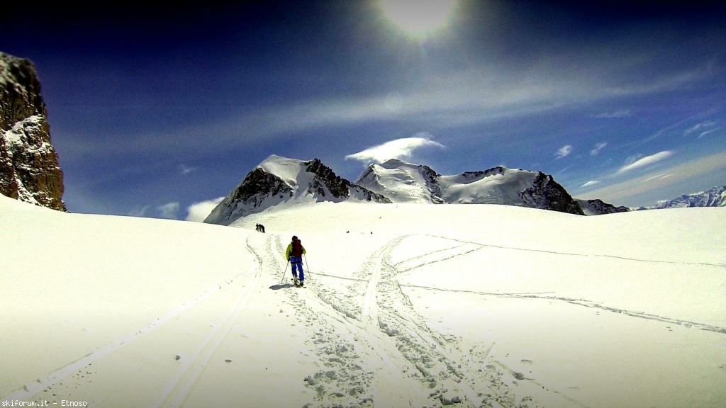 103363-freeriding-la-porta-nera-zermatt-vlcsnap-2013-04-15-16h52m07s177new.jpg
