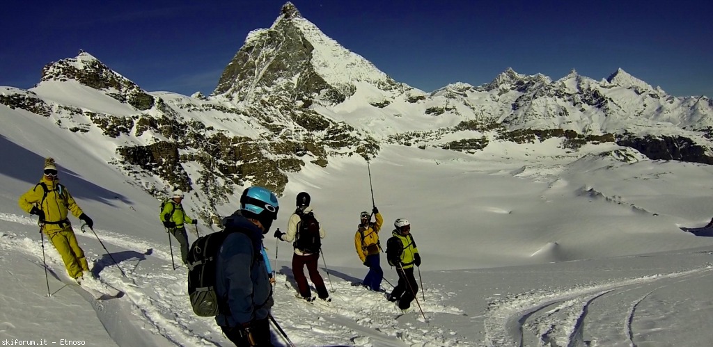 103365-freeriding-la-porta-nera-zermatt-vlcsnap-2013-04-15-21h50m45s155new.jpg