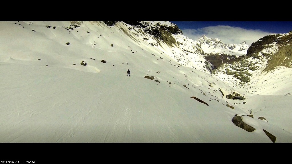 103367-freeriding-la-porta-nera-zermatt-vlcsnap-2013-04-16-10h30m35s2551new.jpg