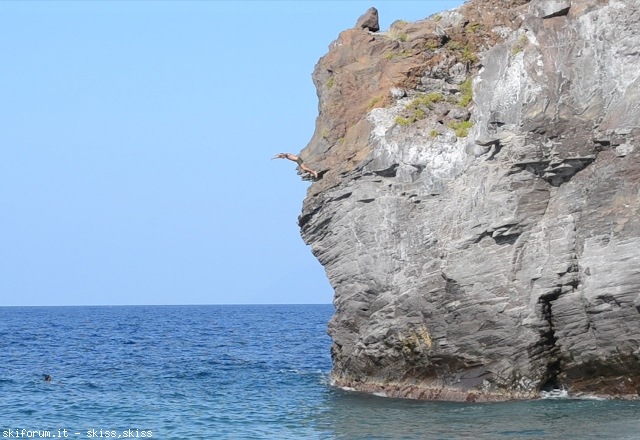 105765-spiaggia-di-scariomalfasalina-tuffo2.jpg