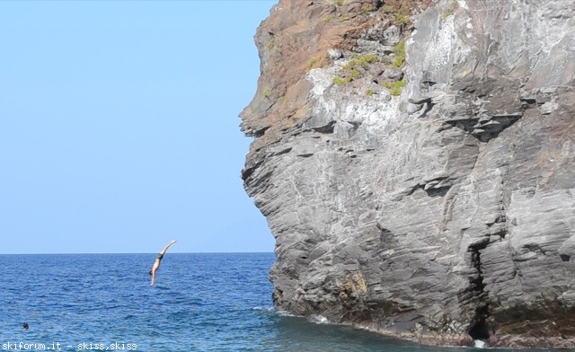 105766-spiaggia-di-scariomalfasalina-tuffo4.jpg