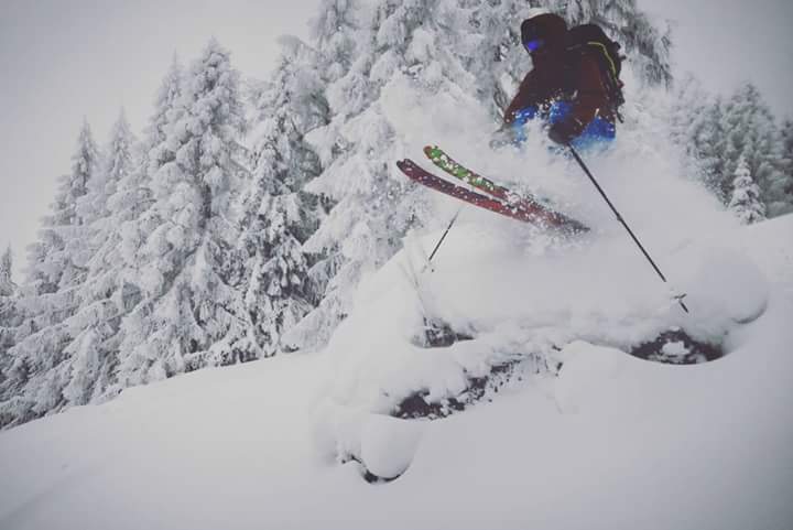 158765-deep-valais--tommyjump.jpg