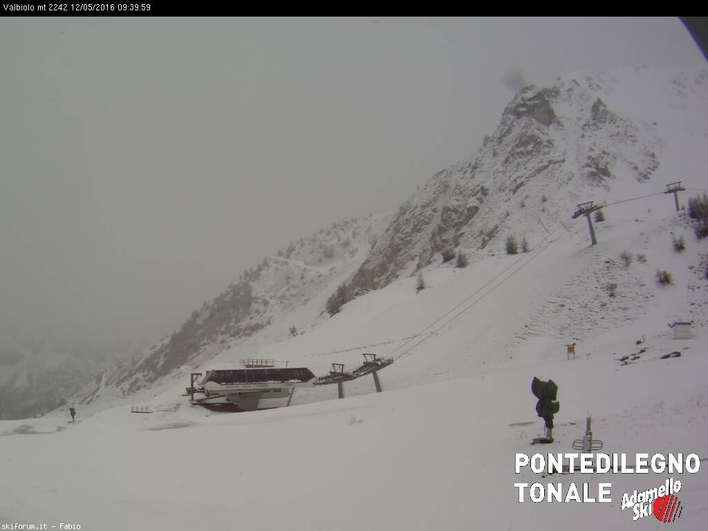 168598-webcam-12-maggio-2016-con-neve-valbiolo.jpg