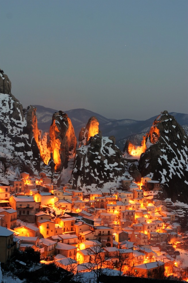 176243-dolomiti-lucane-inverno-castelmezzano-innevato.jpg