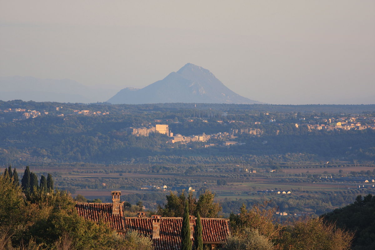 201394-soratte-da-lontano-panorama-soratte-2.jpg