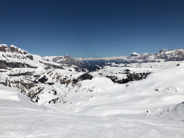 214670-da-buffaure-a-marmolada-aprile-2018--arabba-4-vista-verso-sassongher-e-sass-della-crusc-pista-sourasass.jpg