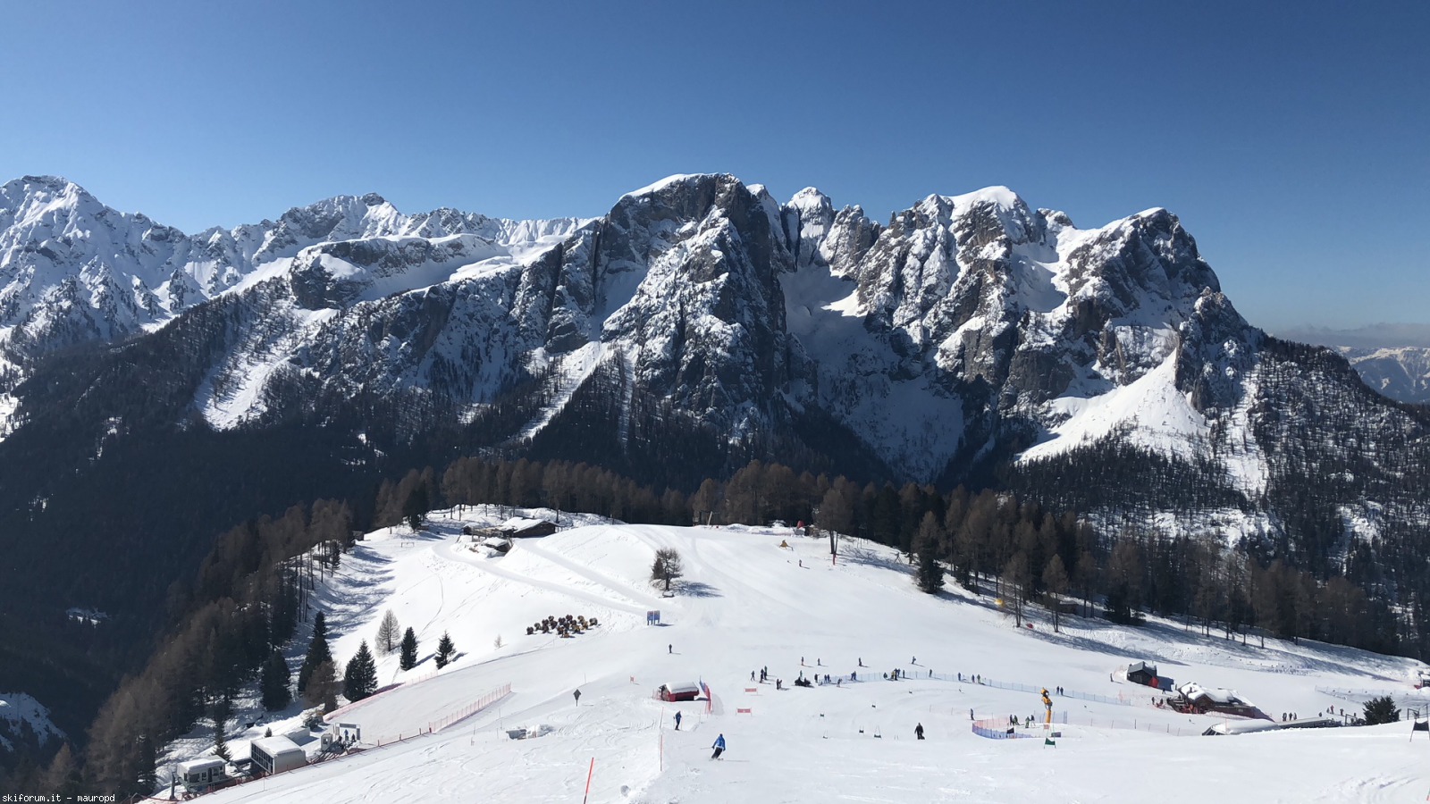 214677-da-buffaure-a-marmolada-aprile-2018--buffaure-01-vista-verso-cima-11-e-12-dalla-buff-di-sotto.jpg