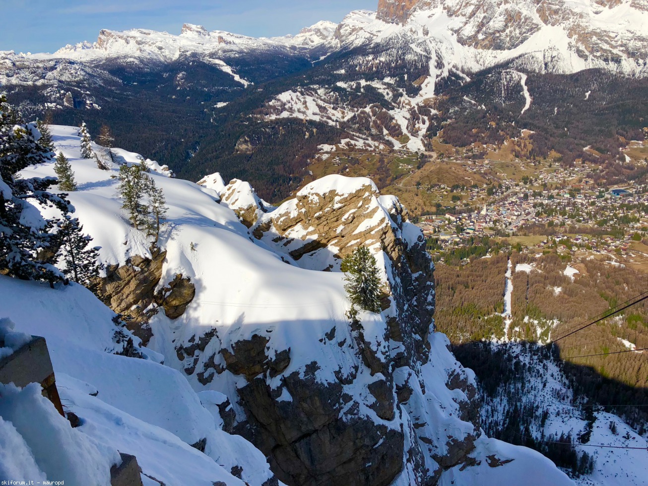 215368-faloria-apr-2018-img2622-spalti-rocciosi-funivia-faloria-impressionante.jpg