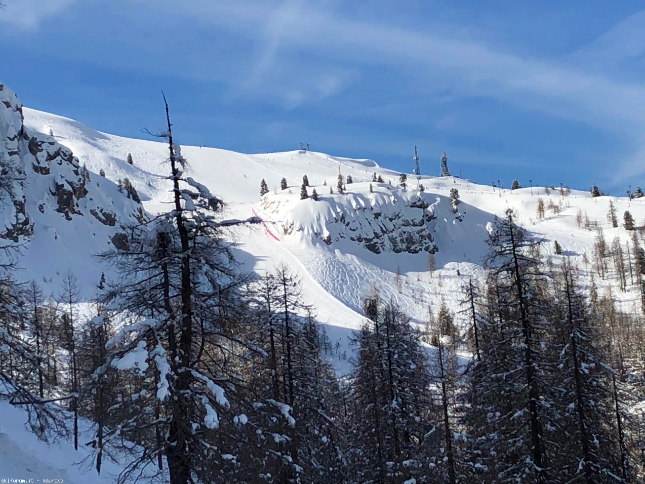 215385-faloria-apr-2018-img2644-pista-tondi-e-vicino-allo-skilift-pista-slittone.jpg