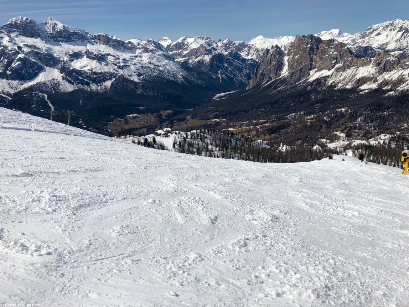 215422-faloria-apr-2018-img2706-vista-verso-la-conca-di-cortina-parte-nord-dai-tondi-di-faloria.jpg
