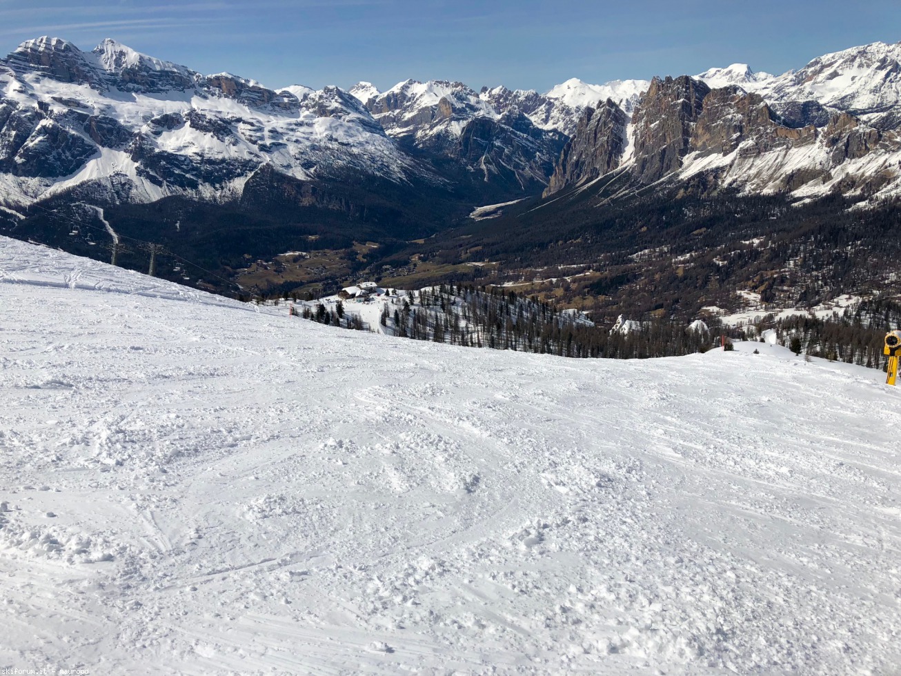 215422-faloria-apr-2018-img2706-vista-verso-la-conca-di-cortina-parte-nord-dai-tondi-di-faloria.jpg