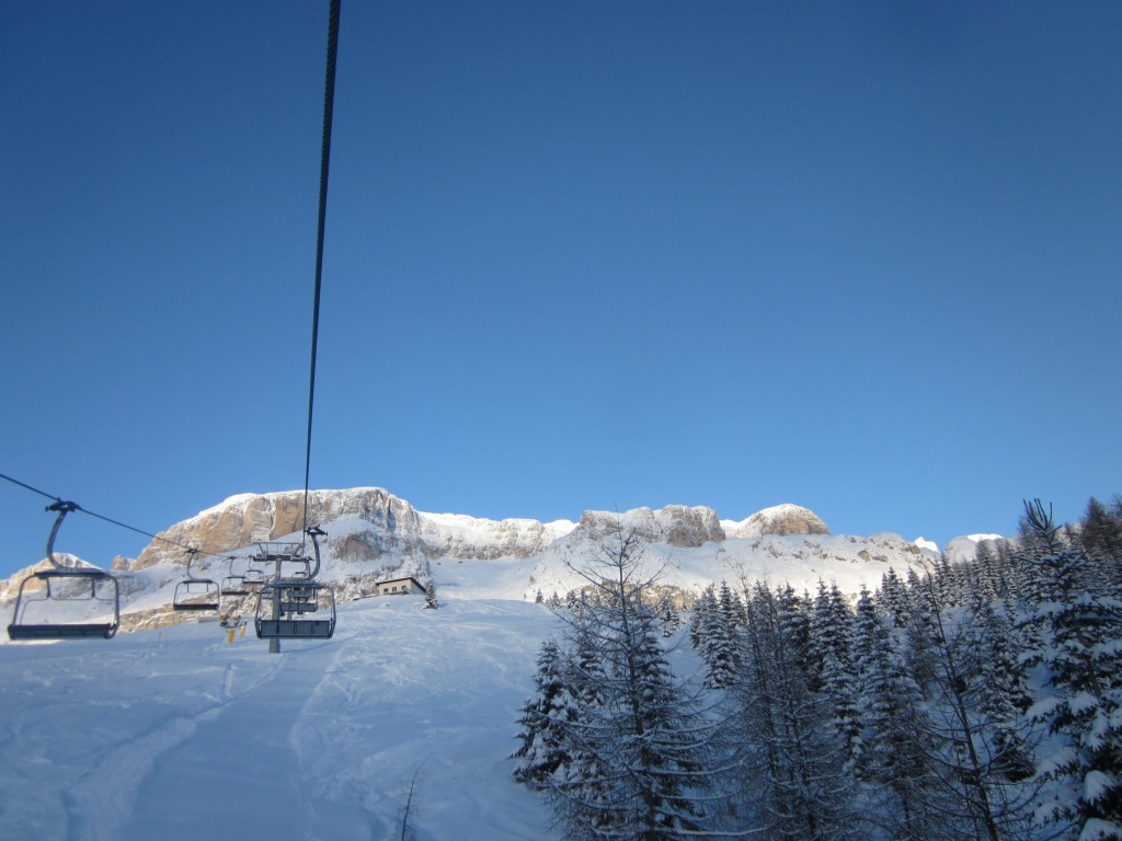 86812-primo-sole-sulle-piste-del-burz-di-arabba-img1694.jpg