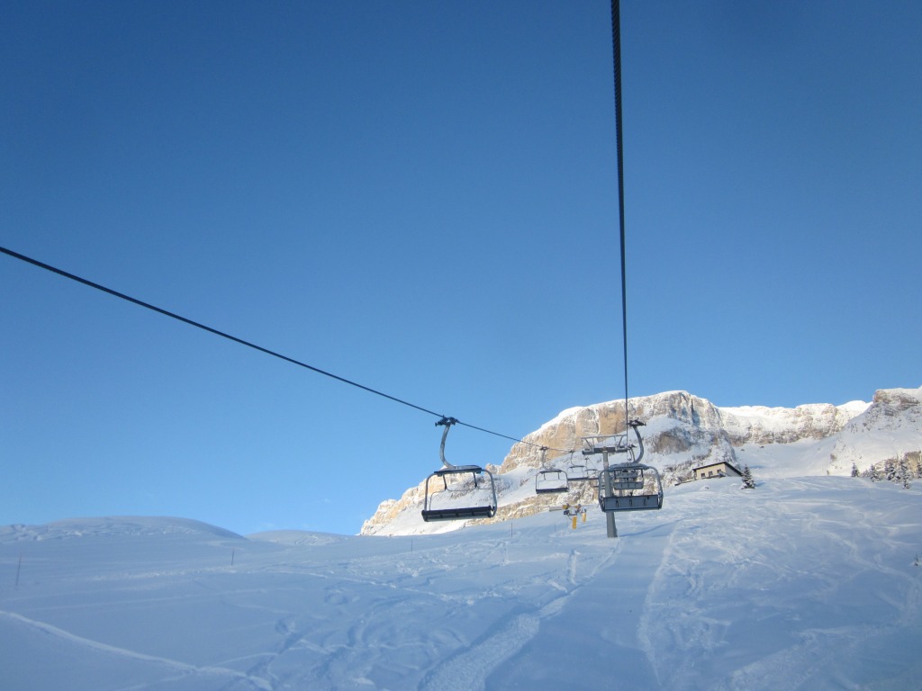 86813-primo-sole-sulle-piste-del-burz-di-arabba-img1695.jpg