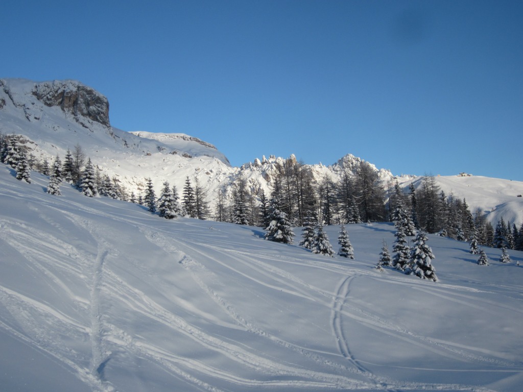 86819-primo-sole-sulle-piste-del-burz-di-arabba-img1701.jpg