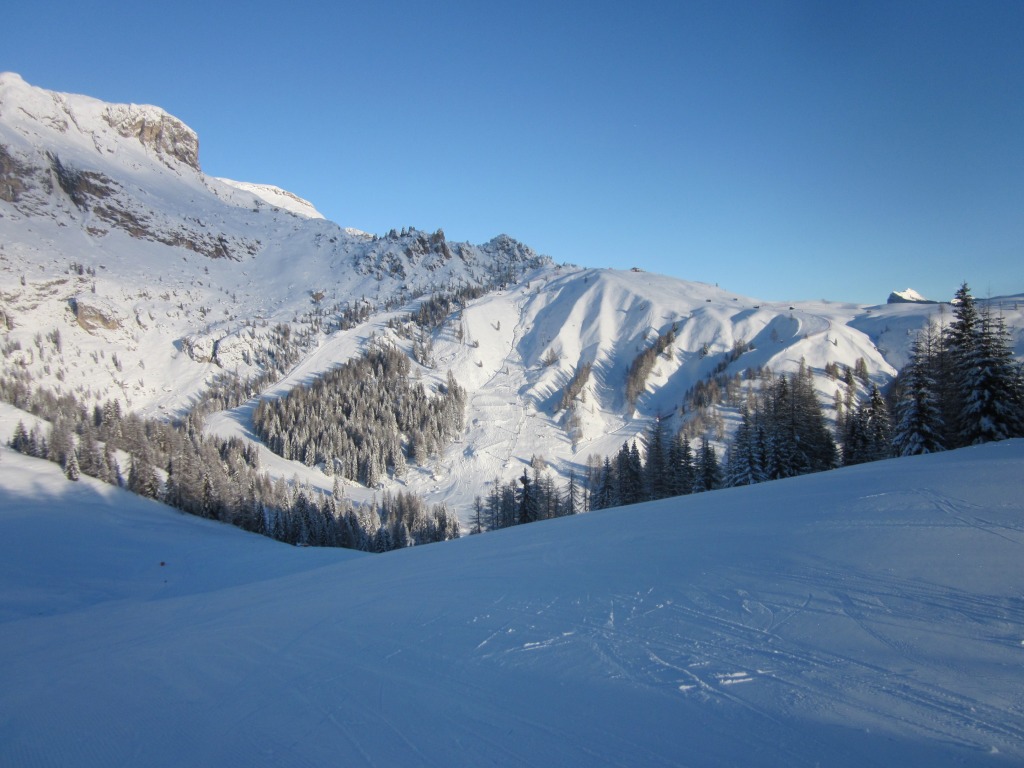 86822-primo-sole-sulle-piste-del-burz-di-arabba-img1706.jpg