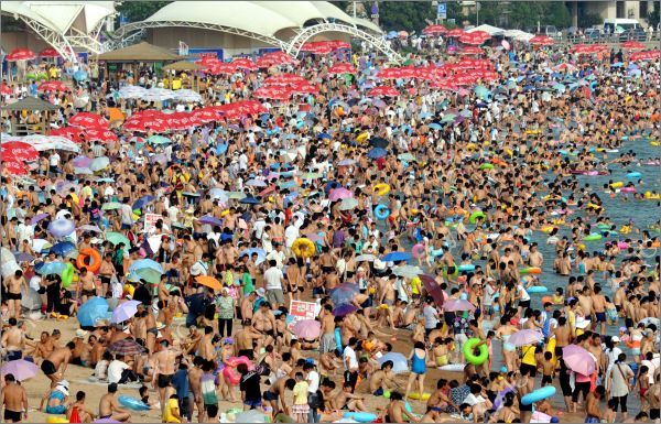 102064-spiaggia-affollata.jpg