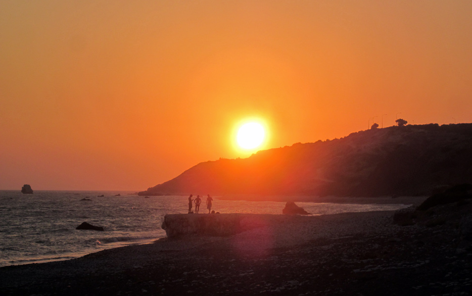 104884-tramonto-cipro-petra-tou-romiou.jpg