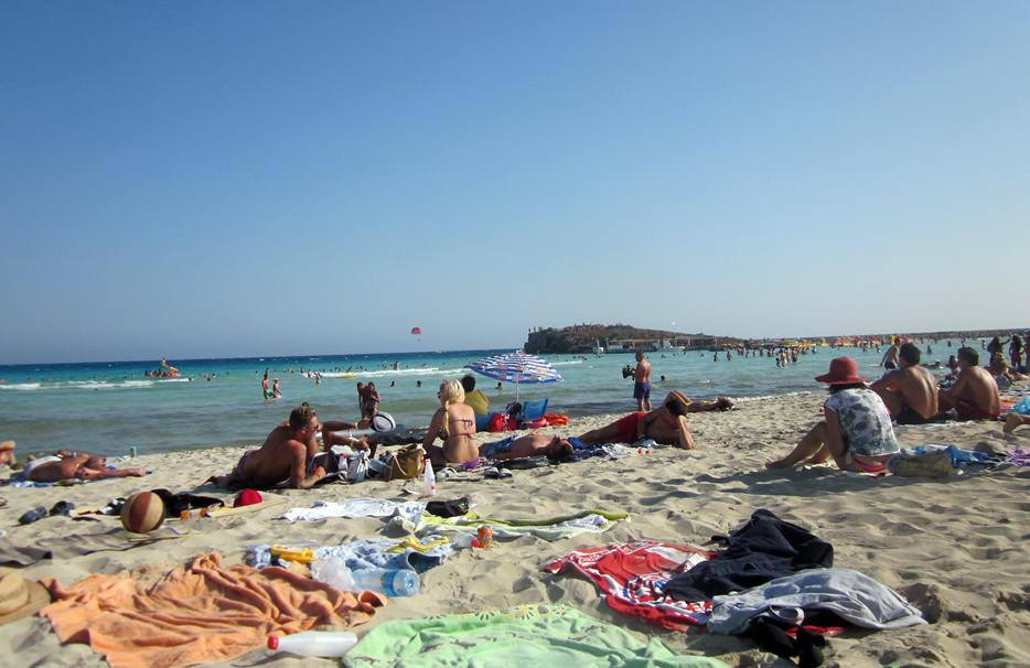 104894-nissibeach.jpg