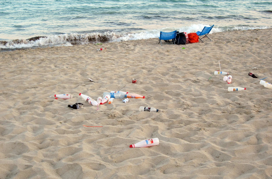 104895-rifiuti-in-spiaggia.jpg