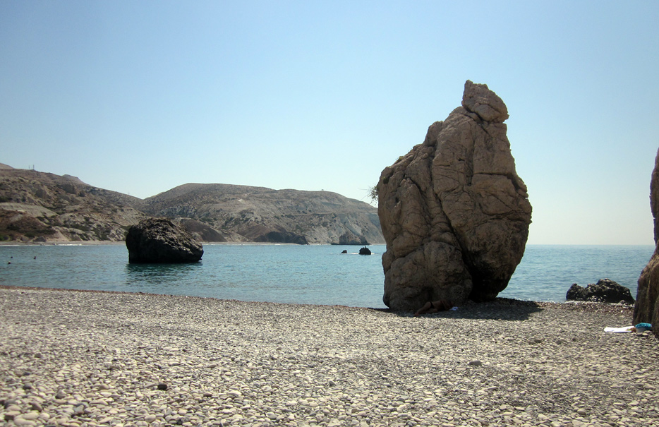 104940-pietra-afrodite-spiaggia.jpg