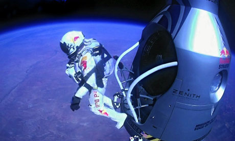 131708-felix-baumgartner-jump-008.jpg