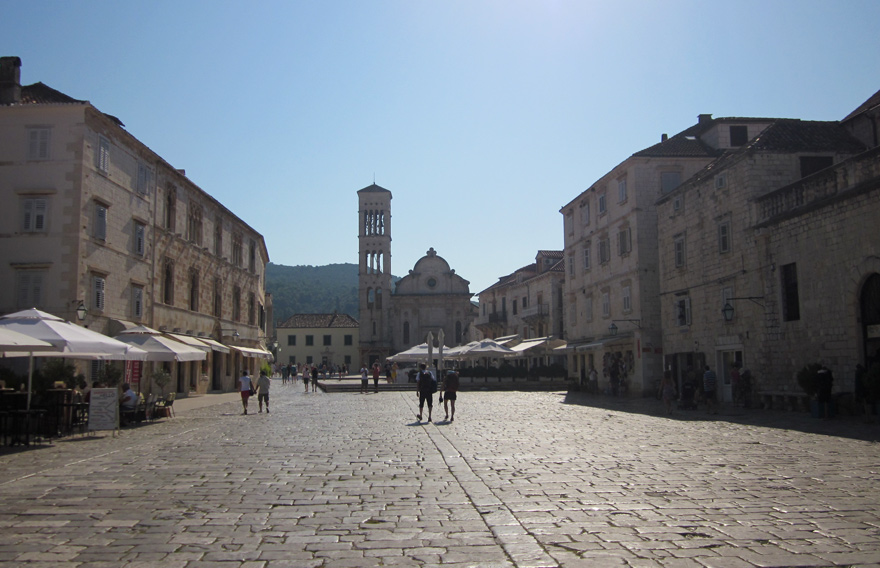 66801-hvar-piazza.jpg