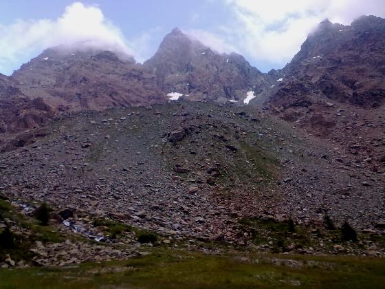 105117-09-non-e-un-difetto-ottico-quelle-montagne-son-veramente-rosse.jpg