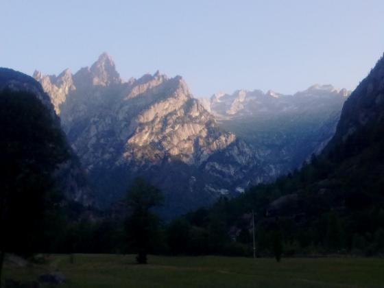 105121-02-da-filorera-la-testata-della-val-masino-al-mattino.jpg