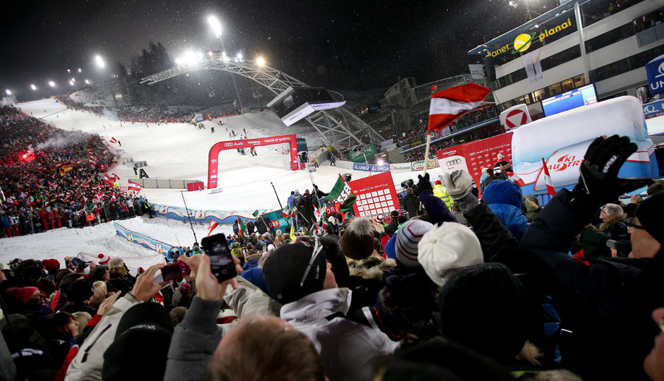 159213-schladmin-24.01.2016-40.000-ski-fans.jpg