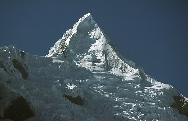 19146-alpamayo-6.jpg