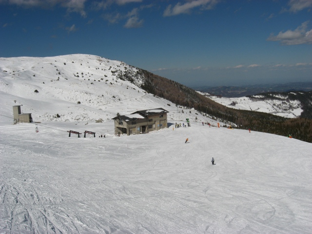 21596-cimoncino-partenza-seggiovia-per-la-buca-del-cimone.jpg