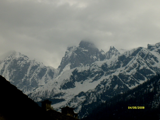 24059-25-badile-tra-le-nebbie.jpg