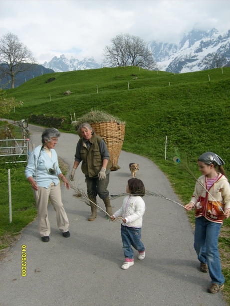 24060-26-flavia-e-sofia-a-soglio-con-piume-di-pavone.jpg