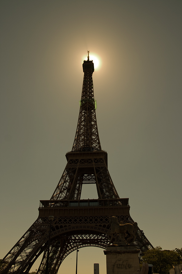 41481-dark-torre-eiffel.jpg