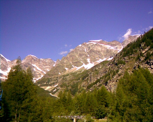42805-parte-destra-della-valle-salendo-in-seggiovia.jpg