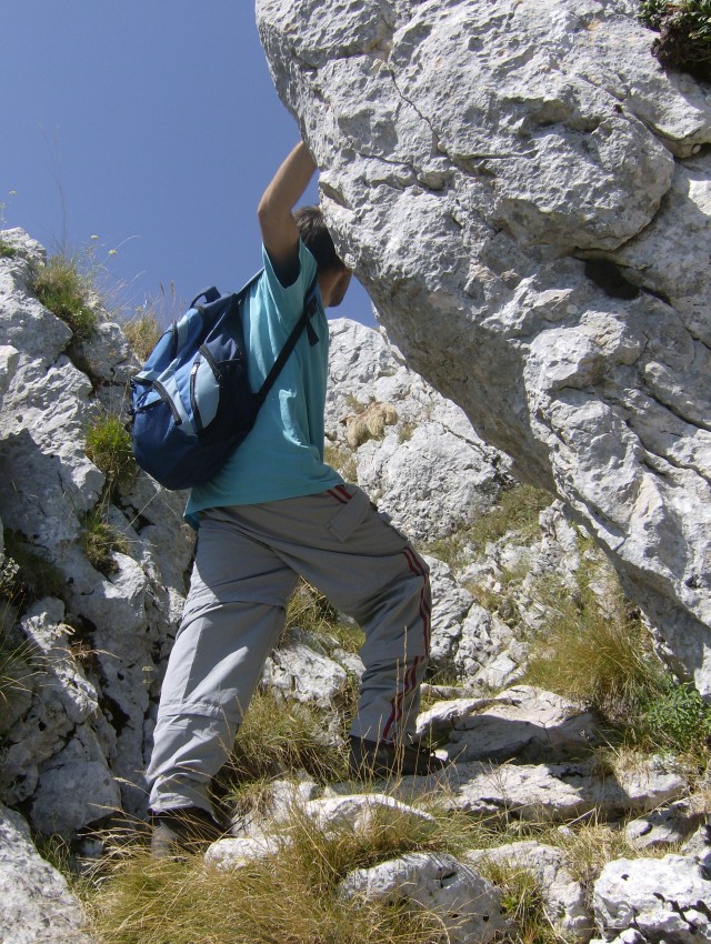 43464-francesco-alle-prese-col-sentiero.jpg