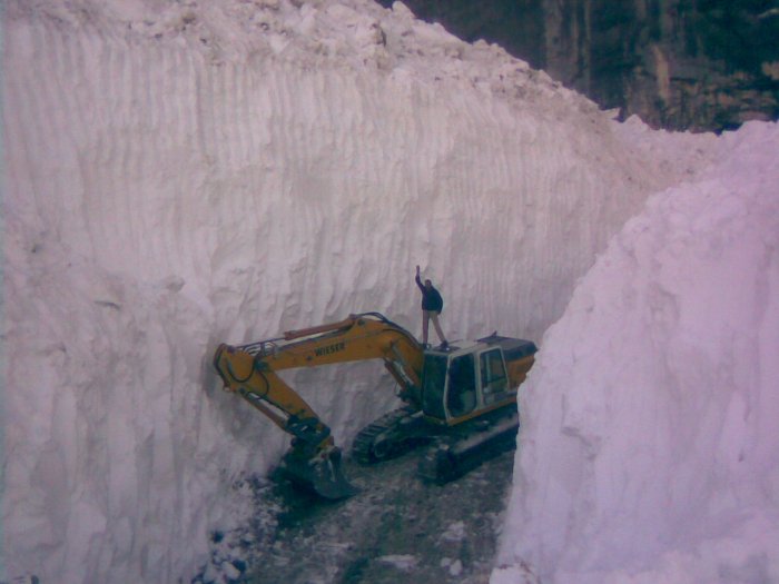 45710-sella-nevea-1800-fine-apr-09-nove-metri-di-neve-2.jpg