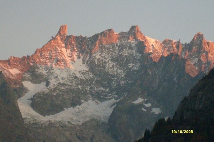 48951-alba-sul-dente-del-gigante.jpg